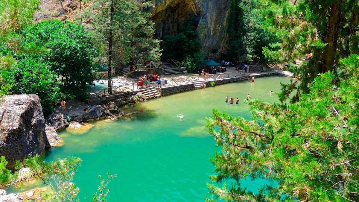 Ocho piscinas naturales de Andalucía que prometen refrescar tu verano sin pisar la costa - Andalucía Informa