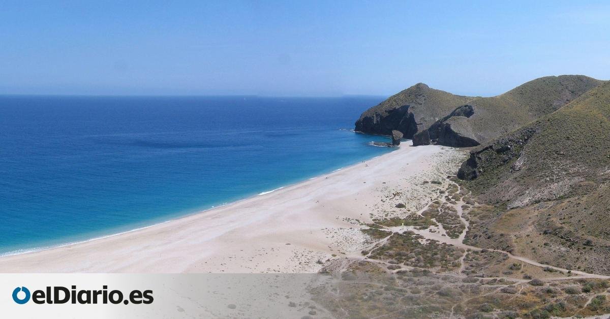 Parece el Caribe, pero es Almería: la preciosa playa de aguas turquesa de nombre poco alentador