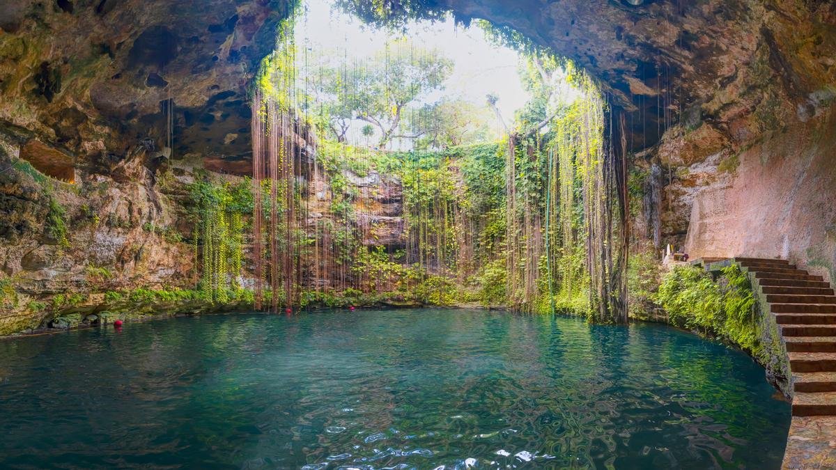 Parece México, pero es España: el cenote de aguas turquesas que es obligatorio que visites