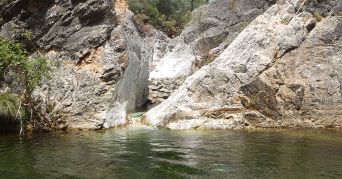 Piscinas naturales a poca distancia de algunos de los pueblos más fresquitos en Málaga este verano