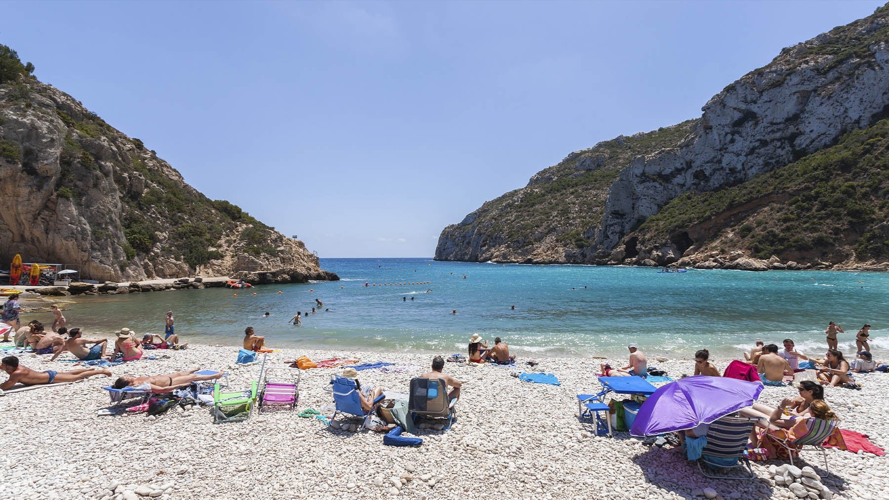 Poca gente la conoce, pero esta es la playa más cristalina de España y una de las más transparentes del mundo