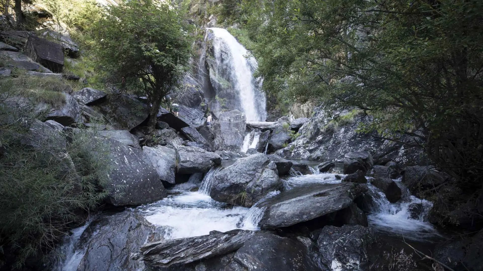 Pozas, piscinas naturales y cascadas cerca de Pirineos Sur para bañarse antes o después del festival