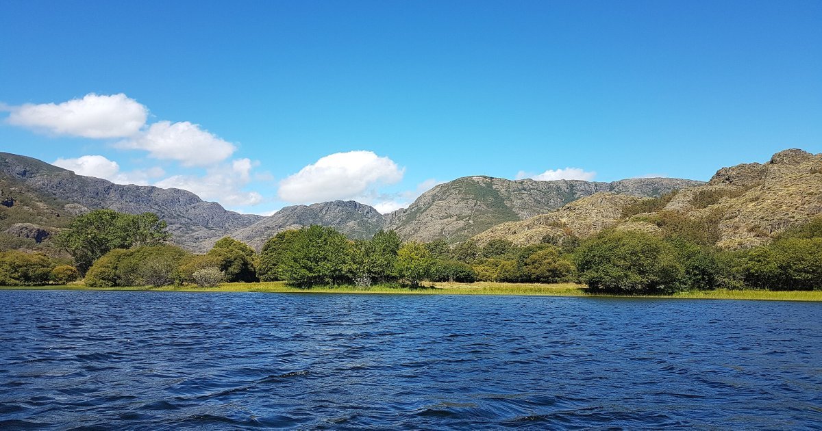 Siete lagos espectaculares de España donde te puedes bañar este verano
