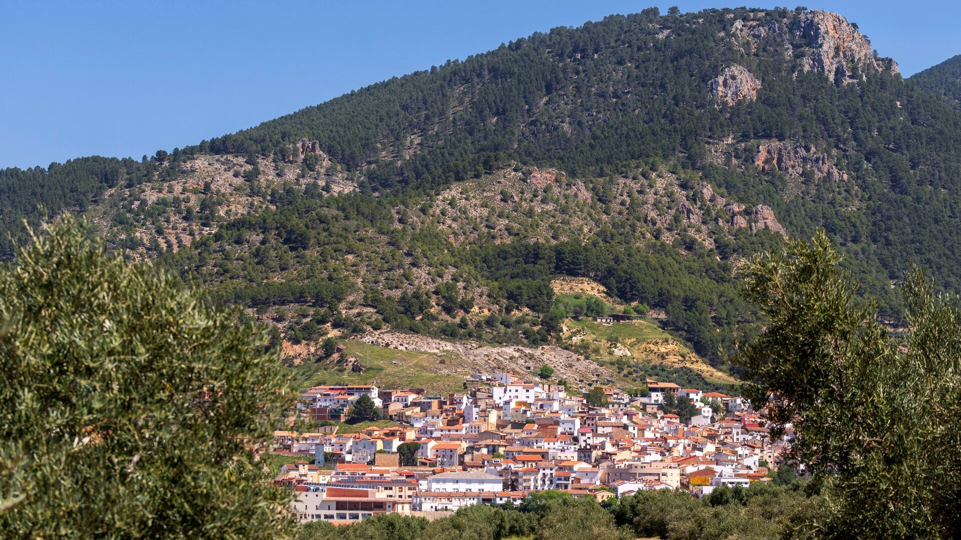 Tiene la mayor piscina natural de Europa: el pueblo regado por un río en el Parque Natural Sierras de Cazorla, Segura y Las Villas