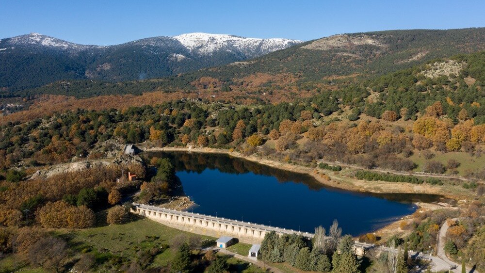 Tiene un embalse de 8 hectáreas: el desconocido valle cerca de Madrid con rutas entre bosques