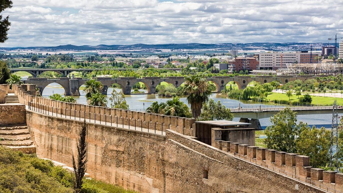 'Todo el mundo debería verla una vez en la vida': la gran muralla europea está en España, no es la de Ávila y te dejará con la boca abierta