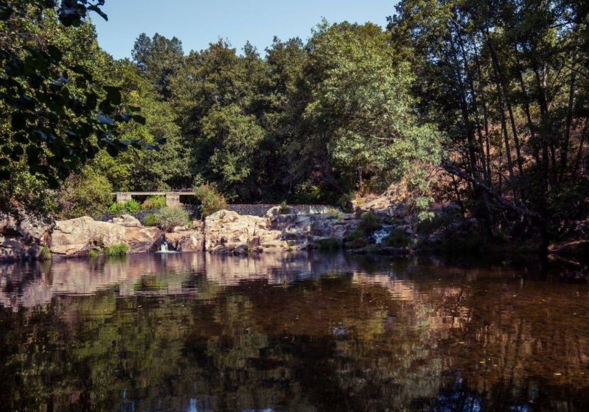 Un oasis escondido en La Vera: la piscina natural con chiringuito sobre el río que pocos conocen | Hoy
