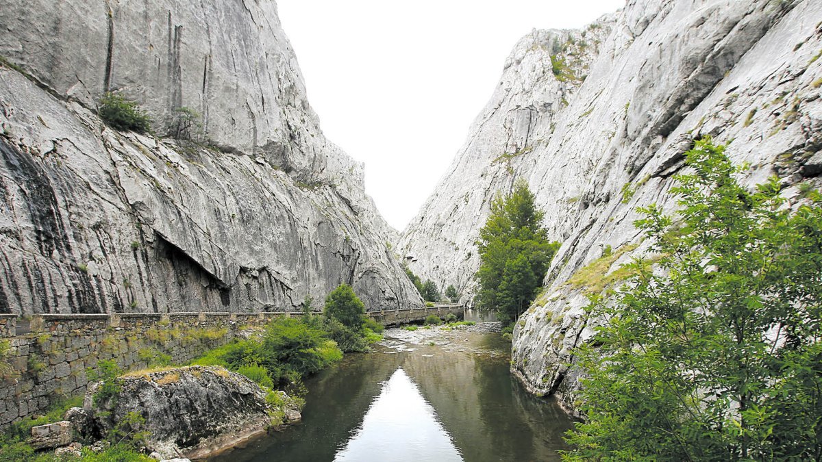 Un paraíso acuático a 30 kilómetros de León donde darte el mejor chapuzón del verano
