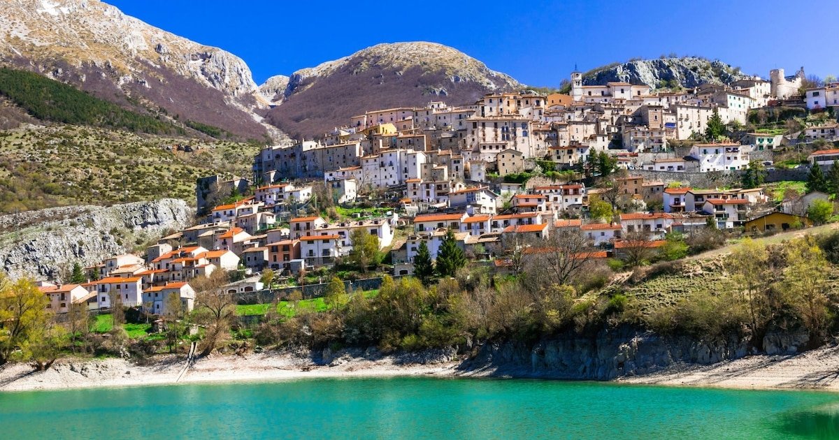 Un paraíso en el centro de Italia por la mitad de precio que los destinos clásicos: playas doradas, naturaleza virgen y aguas cristalinas