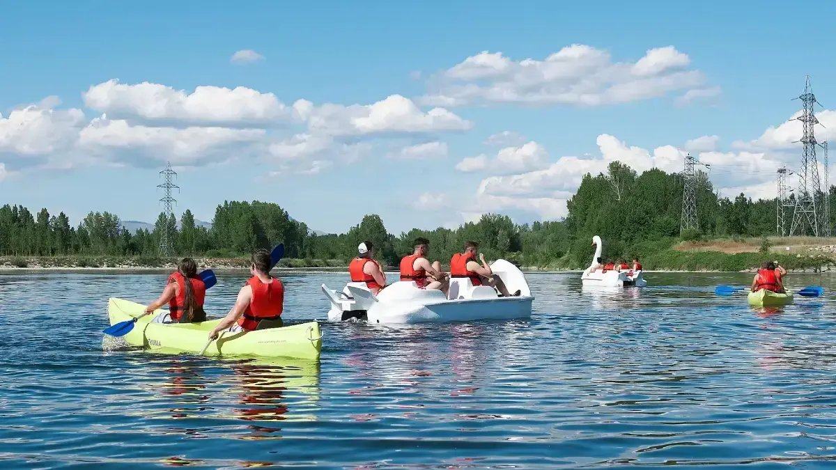 Un precioso lago veraniego a solo 40 minutos de León