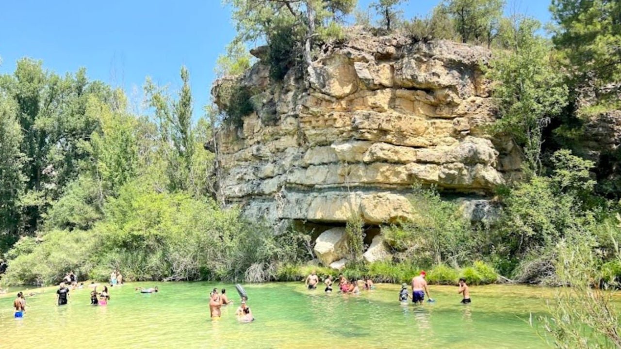 Una joya escondida entre pinares: así es la piscina natural más bonita de Castilla-La Mancha, según National Geographic