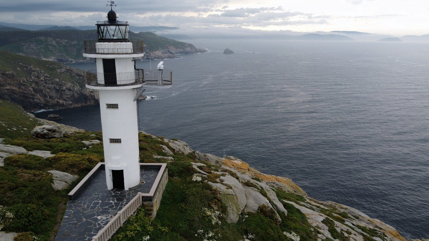 Unas vistas que quitan el hipo: la ruta senderista entre aguas salvajes que culmina en un faro